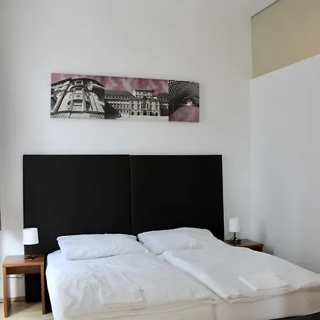 24h Self Check-in By H&h