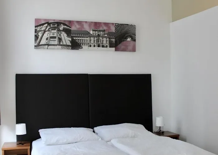 24h Self Check-in By H&h